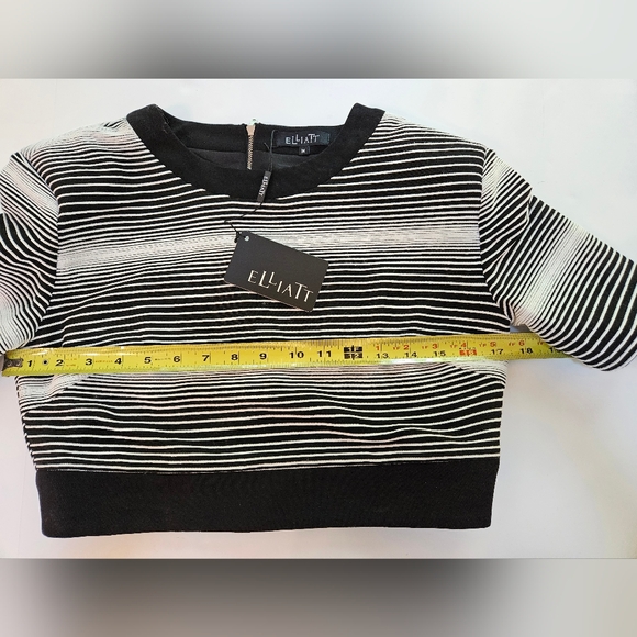 Elliatt NWT M expression monochrome stripe crop top black/white Back Zip - Picture 9 of 9